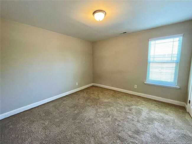Building Photo - 208 Ladden Ln