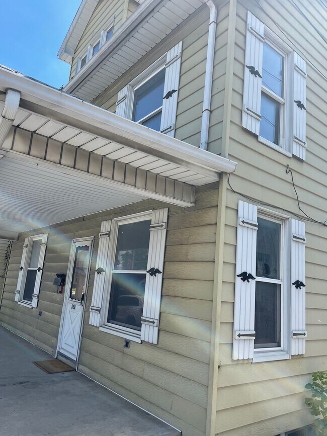 Foto del edificio - 338 E King St