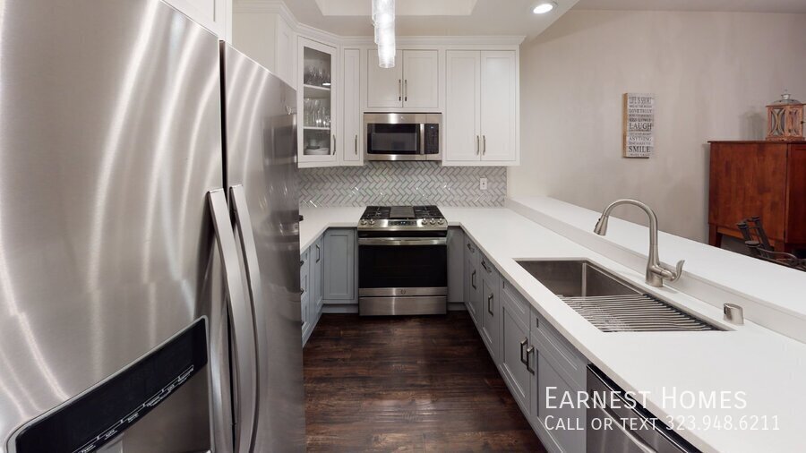 Foto principal - 3480 Barham Blvd