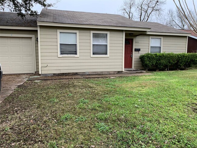 Building Photo - 9421 Sierra Dr