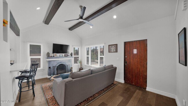 Foto del edificio - 1566 E Cheery Lynn Rd