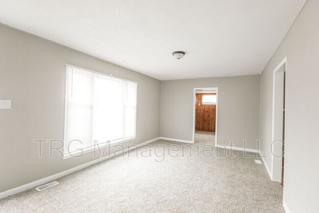 Building Photo - 4434 S Osage Ave