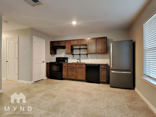 Foto del edificio - 15618 Redwood Ln