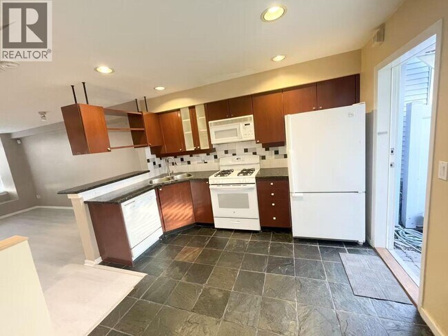 Photo du bâtiment - 7489 Magnolia Terrace