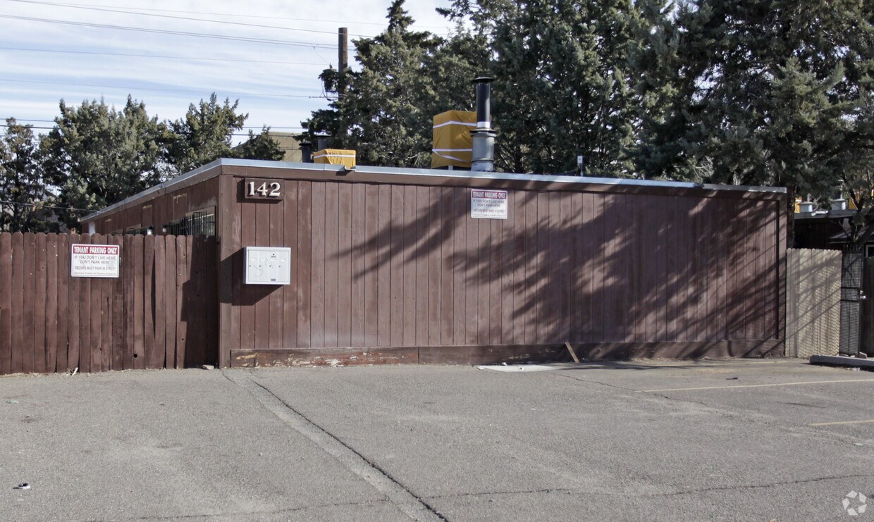 138142 Glorieta St NE, Albuquerque, NM 87123 Apartments in