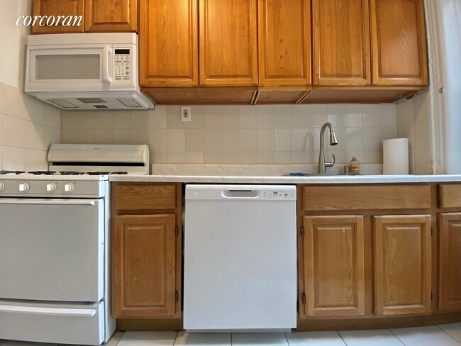 Foto del edificio - 3039 Ocean Pkwy