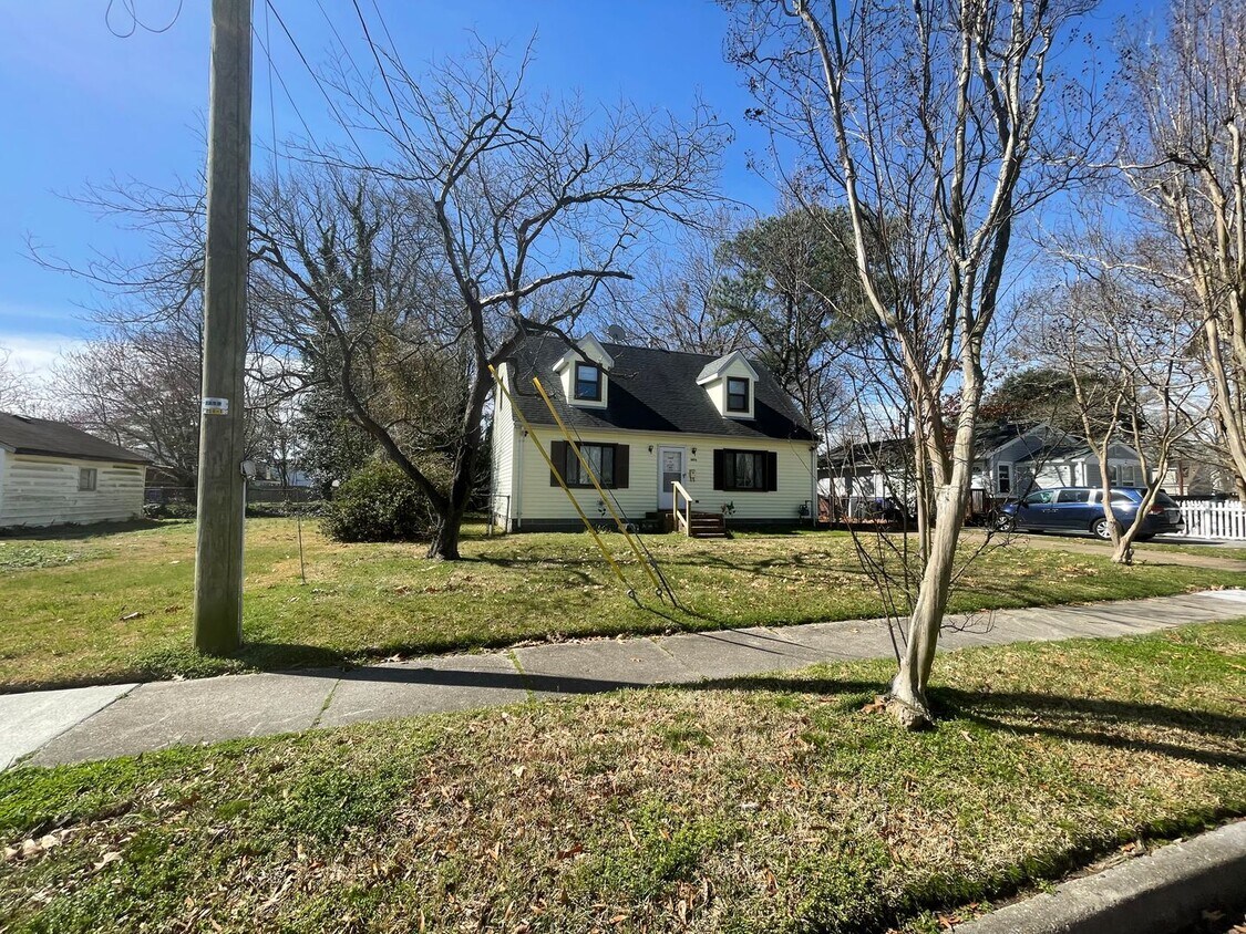 Foto principal - 4 BED 2 BATH HOME IN BAYVIEW BEACH