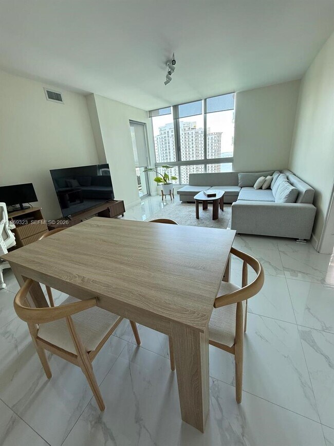 Foto del edificio - 300 Biscayne Blvd Way