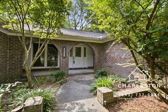 Building Photo - 2067 Dogwood Rd