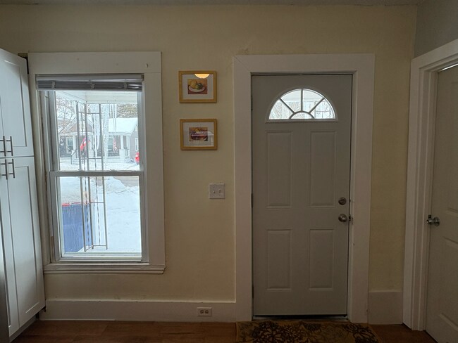 Cocina/Entrada principal - 846 Lafayette Ave NE