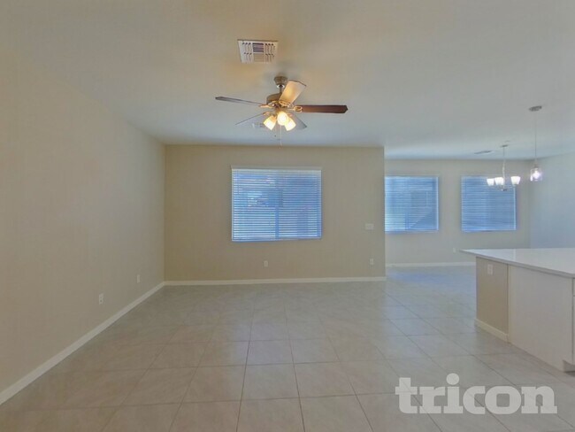 Foto del edificio - 1349 N Parkcrest