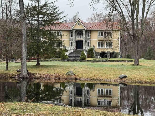 Foto del edificio - 180 Stone Hill Rd