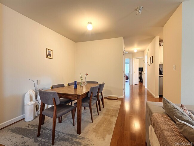 Foto del edificio - 77 Leeward Ct