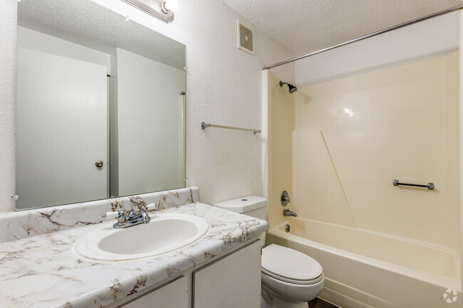 1 BR, 1BA - 576SF - Orlando Sky