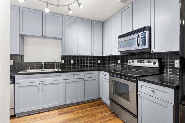 Foto del edificio - 230 E Ponce de Leon Ave