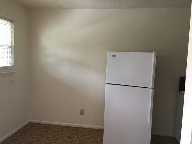 Foto del edificio - 3285 E 6th St