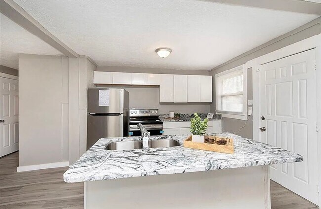 Foto del edificio - 241 S Temple Ave