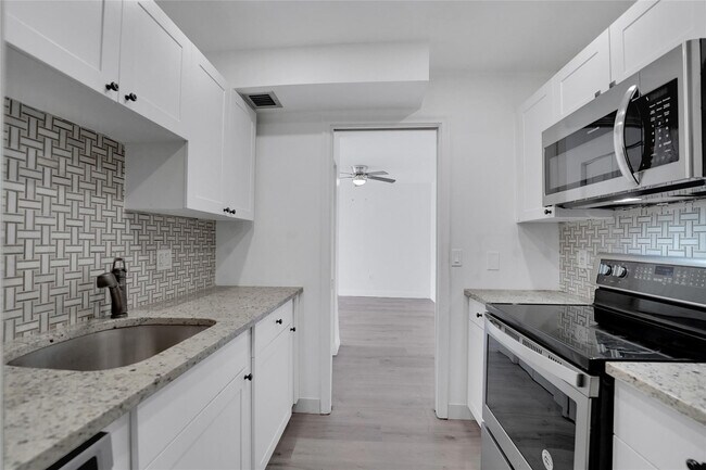 Foto del edificio - 301 Croton Ave