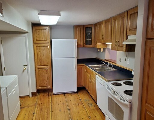 Primary Photo - 129 Commonwealth Ave