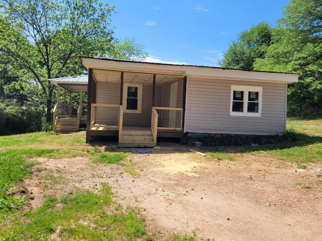 Building Photo - For Rent: Franklin Co – Royston, GA – Two Bedroom and One Bathroom Single Family Home - Very Conv...