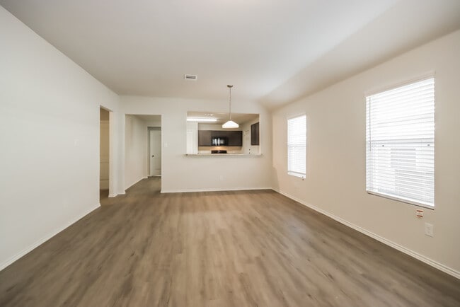 Building Photo - 2808 Briggs Dr