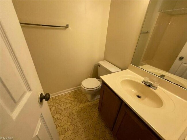 Foto del edificio - READY TO MOVE IN! 2 Beds 2 Baths! $200 OFF...
