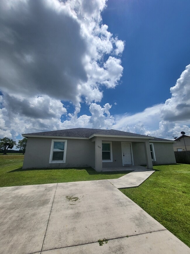 Building Photo - 5012 Dolphin Ct