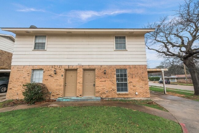 Photo - 1728 W Sanford, Arlington,TX-76012 Apartment