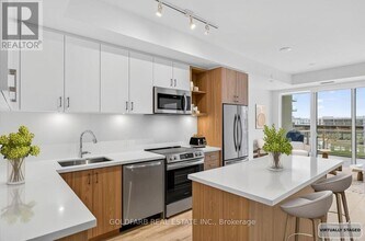 Building Photo - 333 Sunseeker Ave