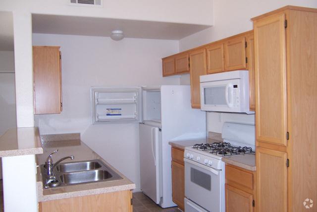 Rainbow Gardens Townhomes Apartments Las Vegas Nv Apartments Com