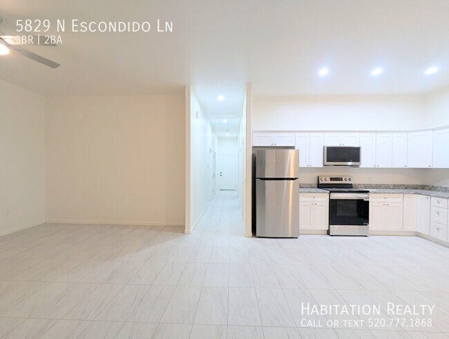 Building Photo - 5829 N Escondido Ln