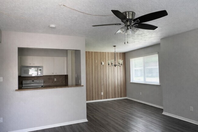 Building Photo - 12026 Mighty Oak Dr