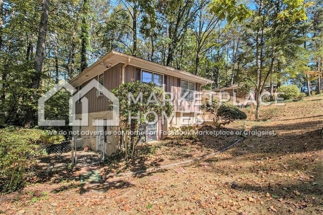 Photo - 2542 Melinda Dr NE House