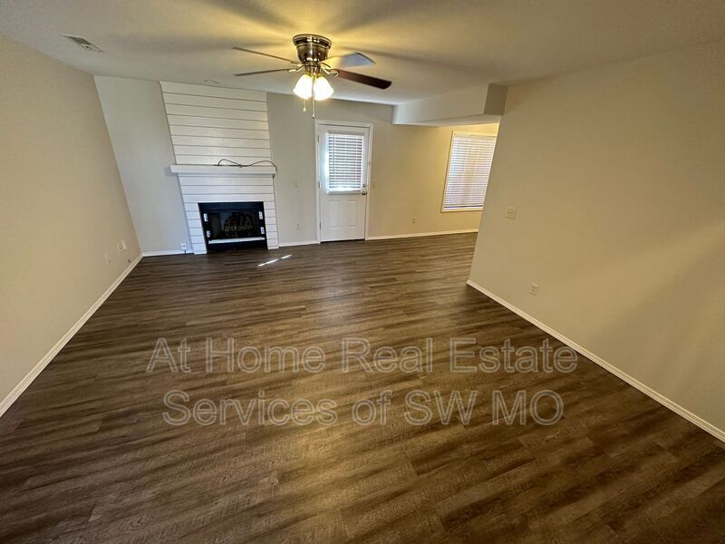 1214 Flora St Unit B, Nixa, MO 65714 Condo for Rent in Nixa, MO