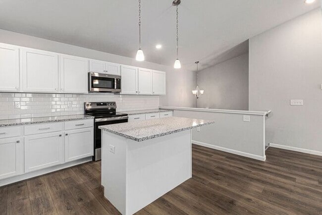 Building Photo - 2228 Macatawa Ln