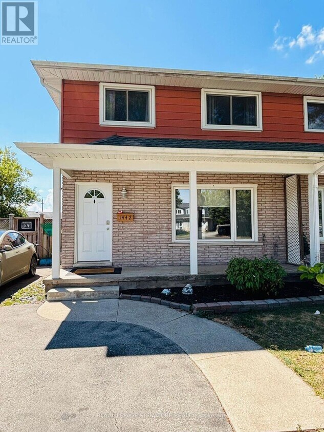 Primary Photo - 1442 Pineview Ct