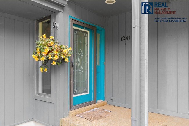 Building Photo - 3BD 2.5BA in Brentwood w/ attached garage ...