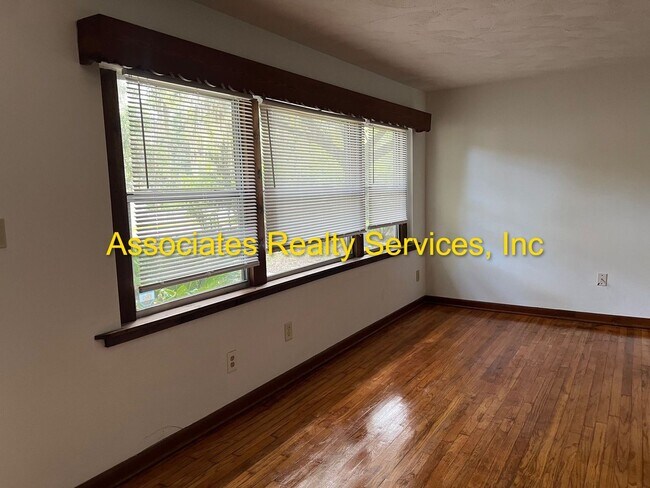 Building Photo - Great NW Location!