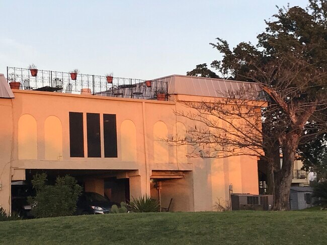 Foto del edificio - 5918 Lago Vista Way