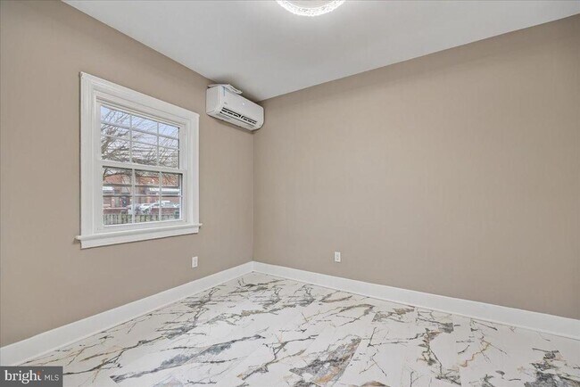 Foto del edificio - 1041 N Monroe St