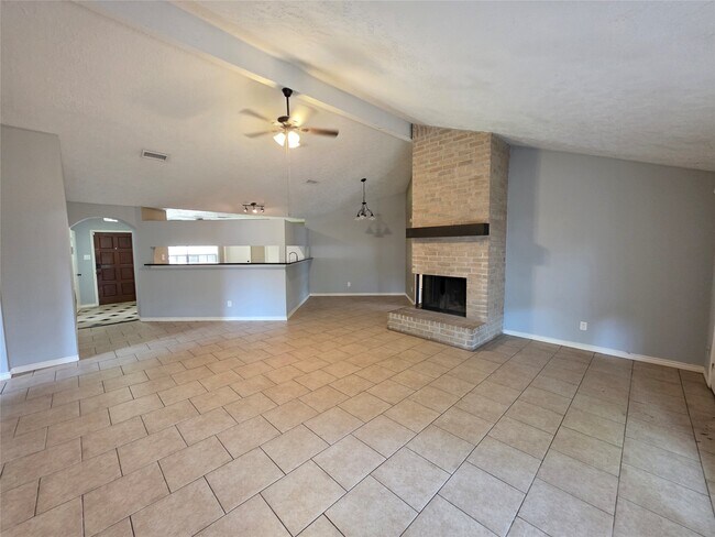 Foto del edificio - 8607 Knoll Forest Dr