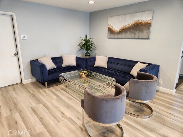 Foto del edificio - 7847 Goodland Ave