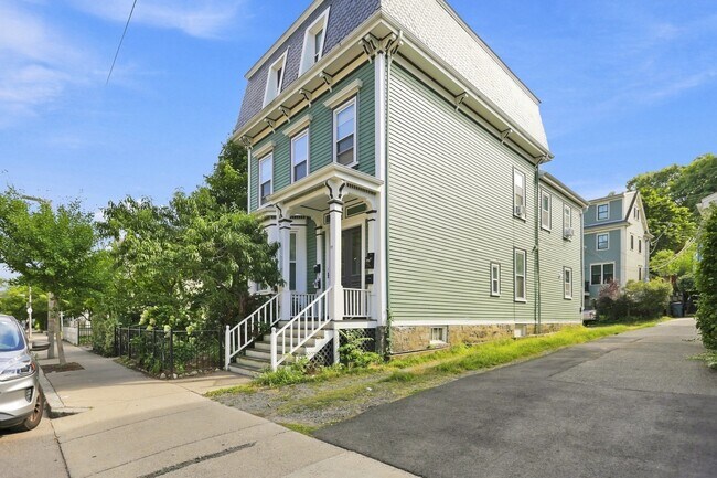 Building Photo - 87 Green St