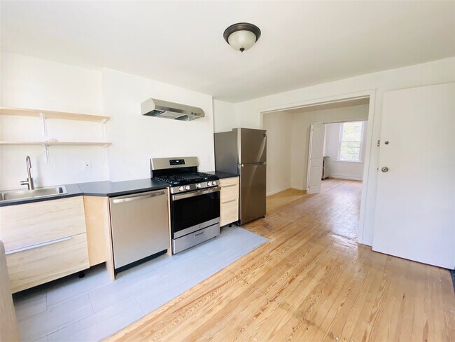 Building Photo - 261 7th St