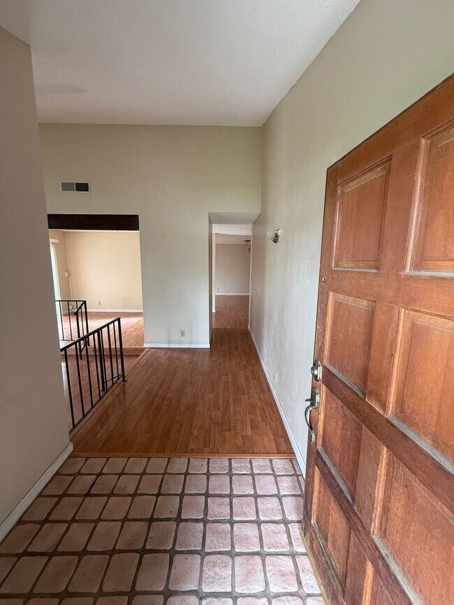 Foto del edificio - Spacious 4-Bedroom Home in Northeast Baker...