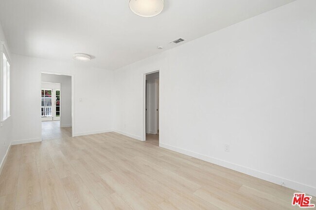 Foto del edificio - 4622 Norwich Ave