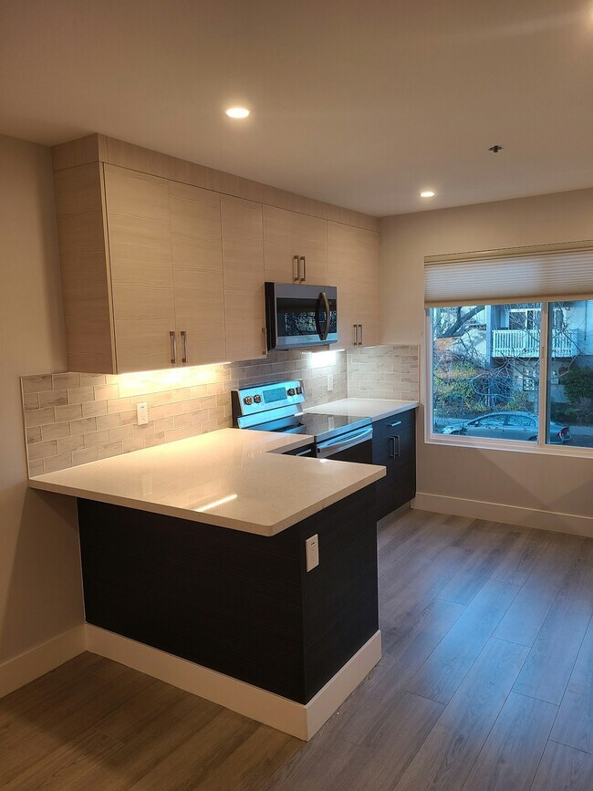Building Photo - 464 Clinton Street #211, Unit 211