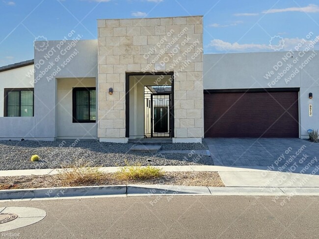 Foto del edificio - 5 br, 3.5 bath House - 9512 S S 13th Pl