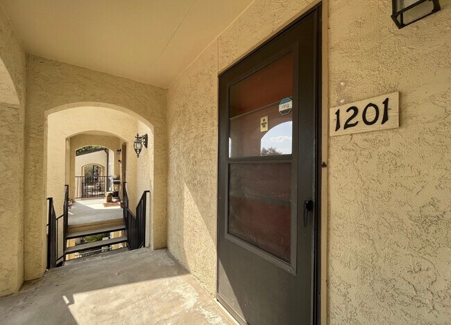 Building Photo - 8702 Village Dr