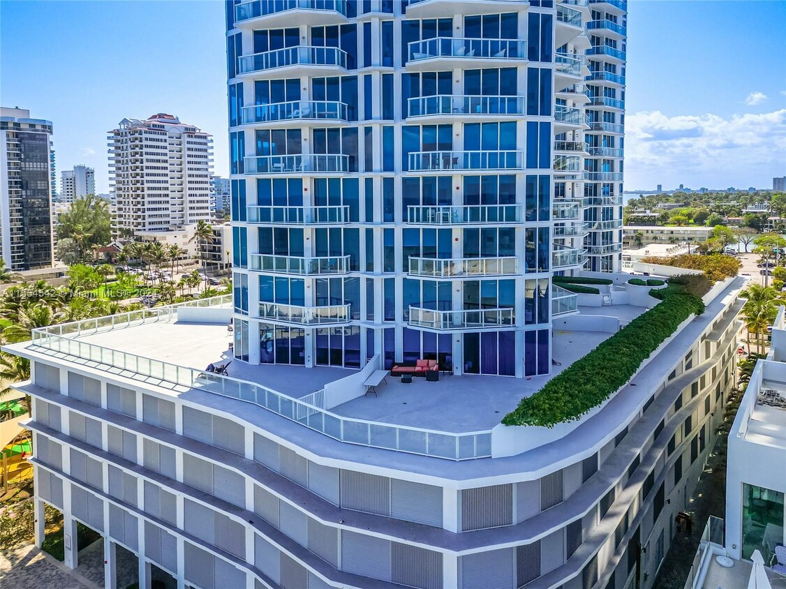 Foto principal - 6515 Collins Ave